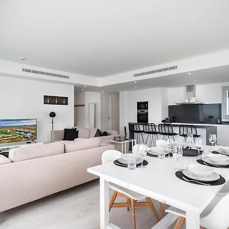Al-1514 - 3 Bedrooms Lägenhet Estepona